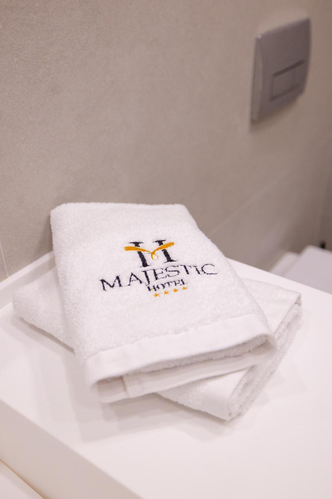 Hotel Majestic Radhimë Exterior foto